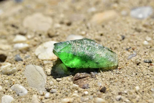 Collier de perles de cristal vert en verre