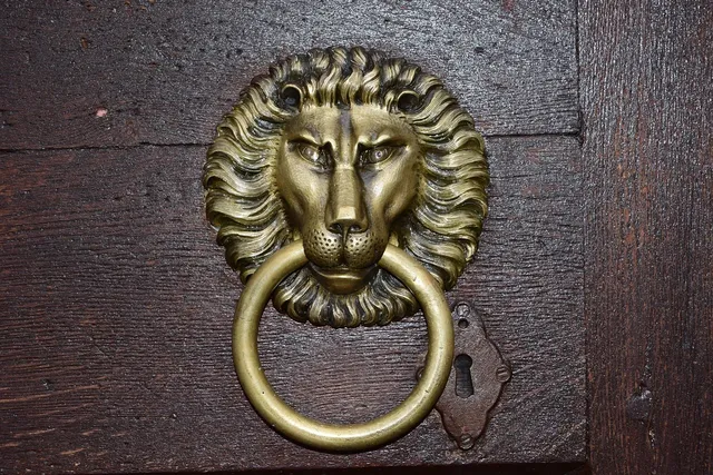 Collier en fer et pierres de verre dorés avec chaîne d'extension