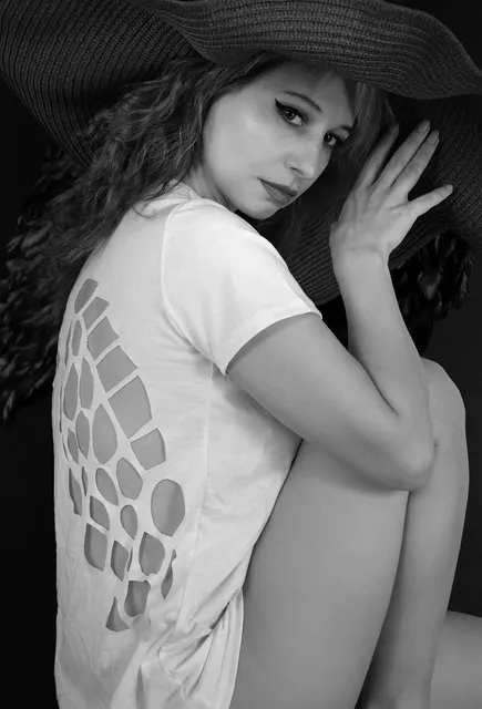 Picasso Style 3 - Unisex organic cotton t-shirt