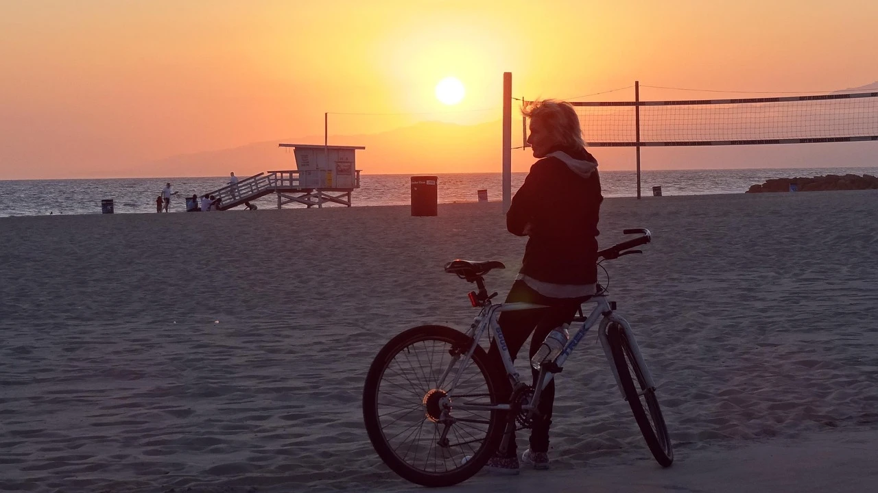 Cyclist's Silhouette: Chic Long Sleeve Tee