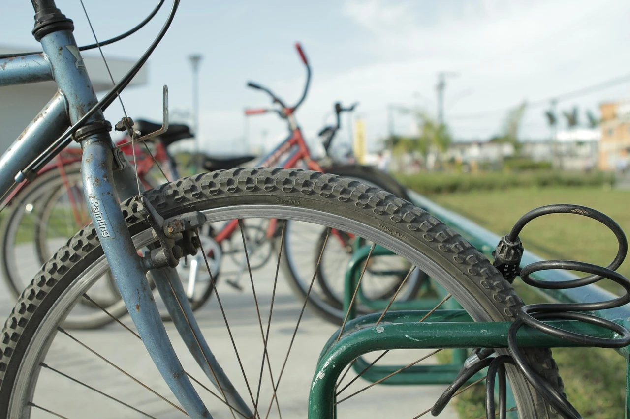 Cyclist's Silhouette: Chic Long Sleeve Tee