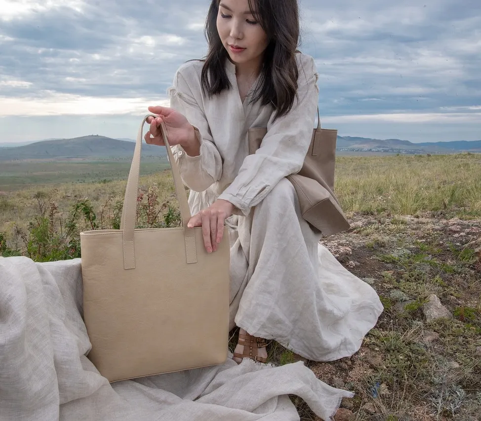 Artisanal Cane Handbag - Eco-Friendly and Unique